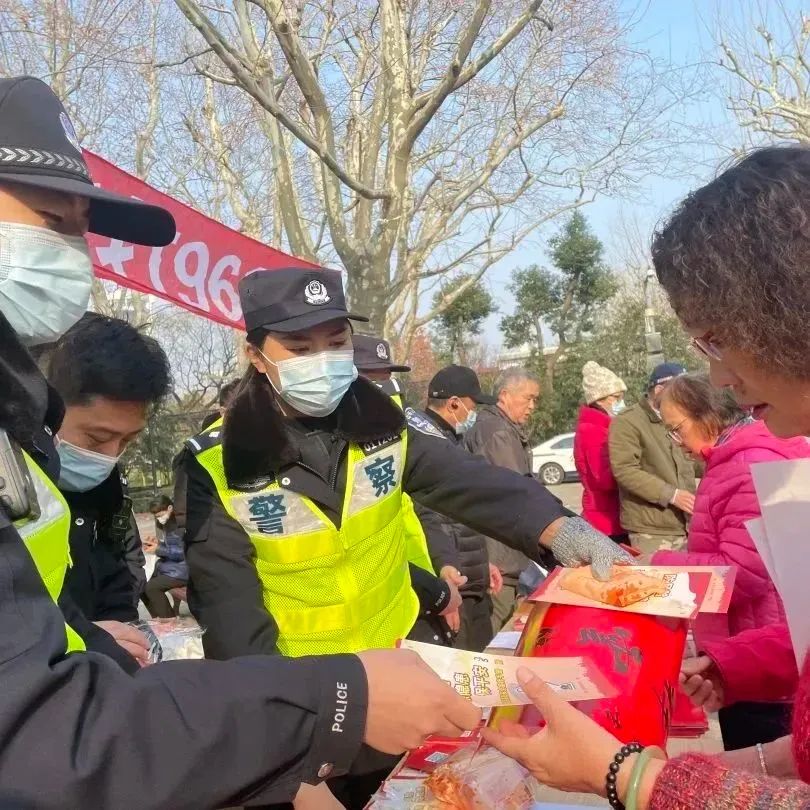 “外滩最美女警”徐懿：我只是普通的普通女民警  第4张