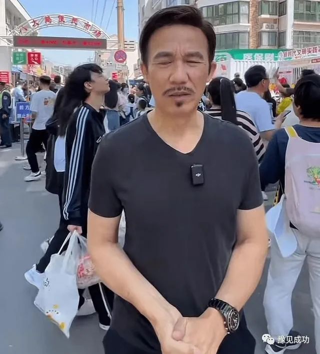 知名港星李子雄淄博吃烧烤被拒门外！感叹能上烧烤需要勤奋与缘分  第5张