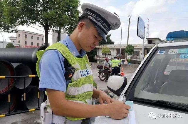 副驾驶没坐人会被扣分罚款？车主反问：难道一个人还不能开车了？  第3张