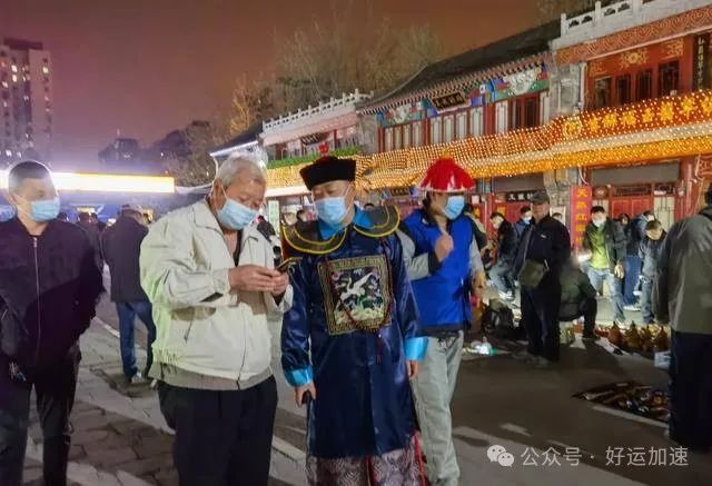 凌晨3点北京鬼市，天亮就消失，2大规矩：看货不问价，照货不照人