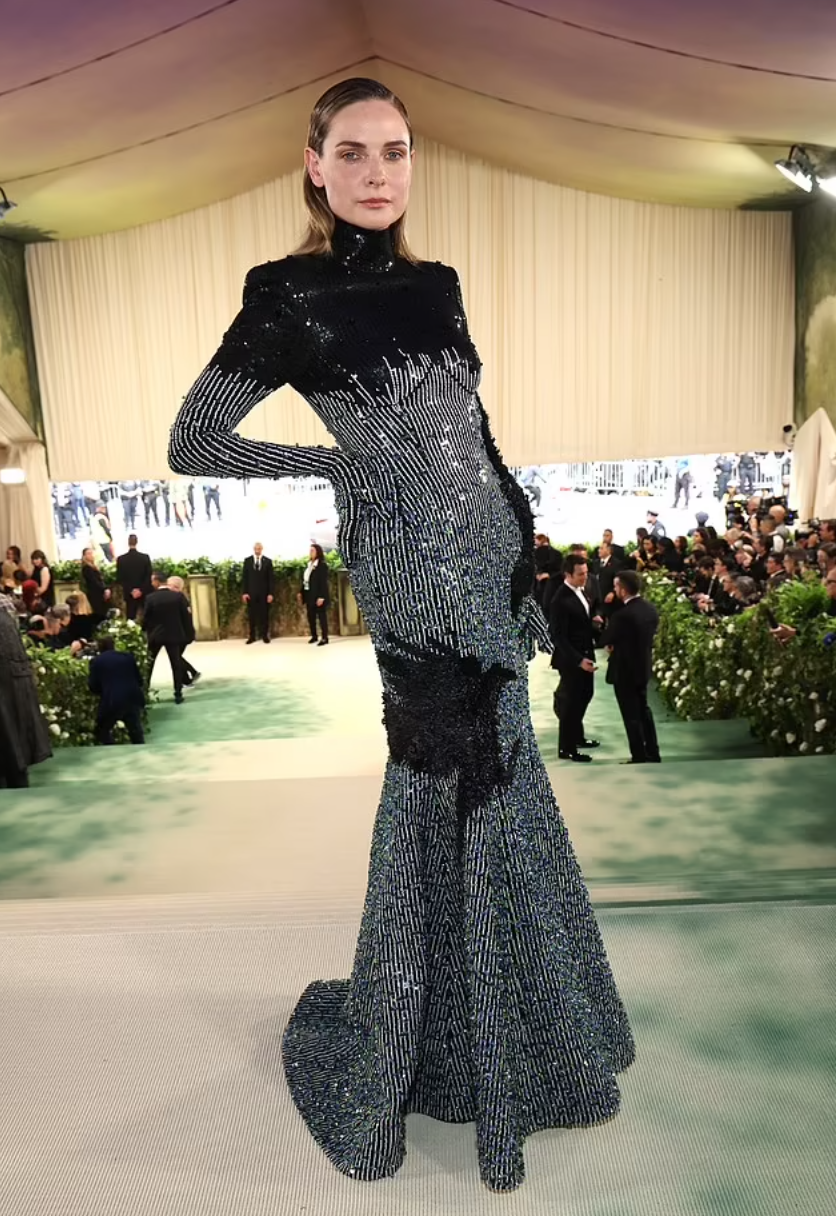 “红毯女王”赞达亚两套造型出战metgala  第26张