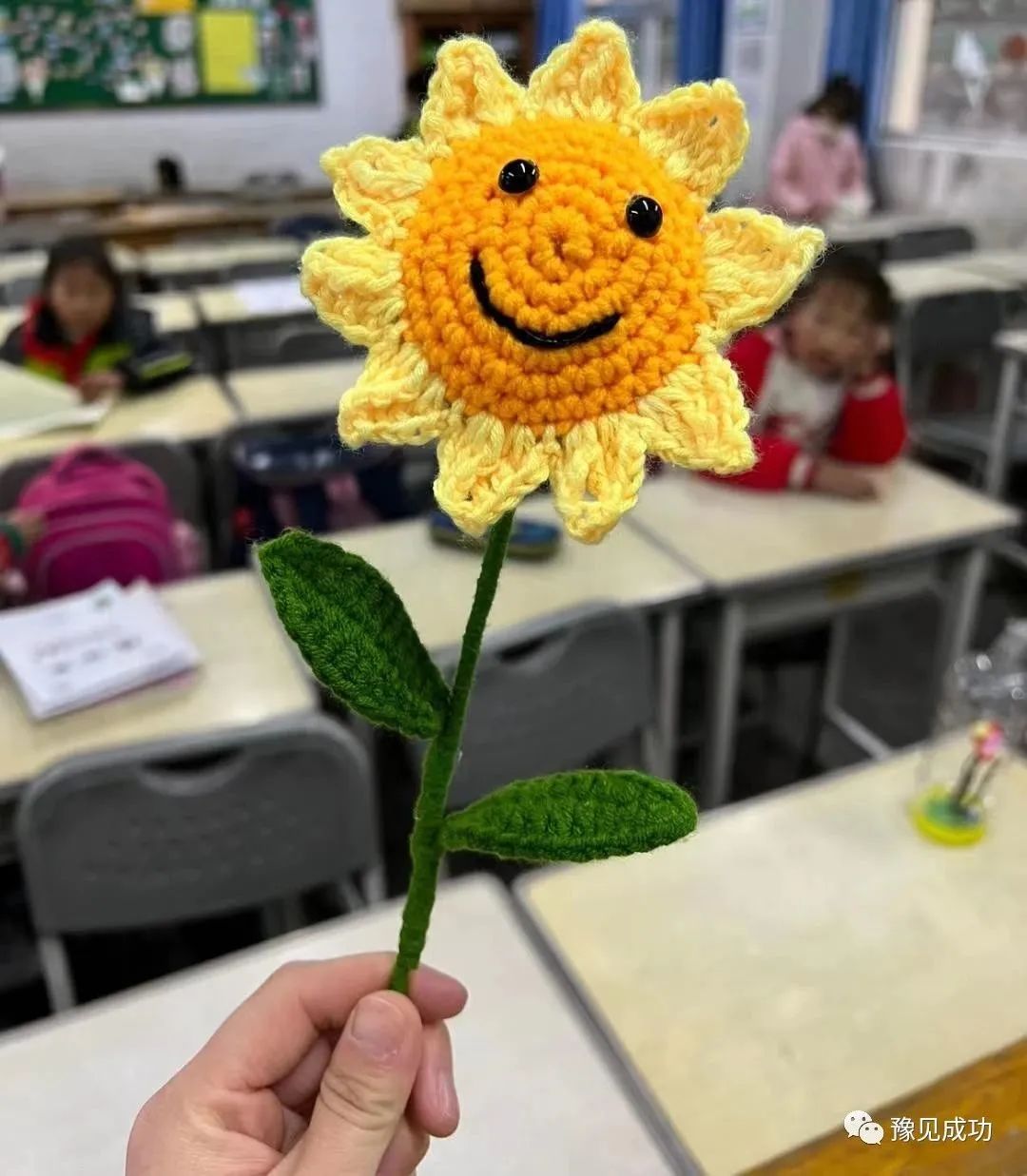 老师让学生拿快递遭举报！老师：我还吃过学生的零食，要坐几年牢