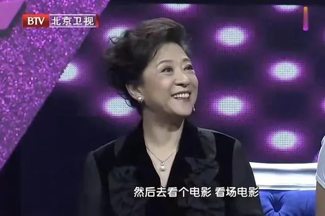 痛心！王馥荔丈夫去世，夫妻恩爱惹泪目，儿子王骁是其一生的骄傲