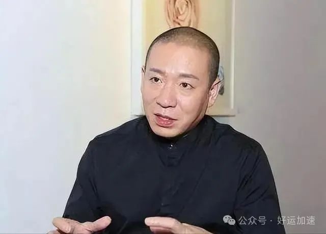 和王菲谈恋爱是什么感受？梁龙：她永远看不见你