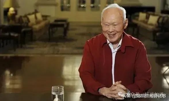 李光耀：新加坡七成是华人，除非打倒我，否则汉语永远不能成国语  第4张