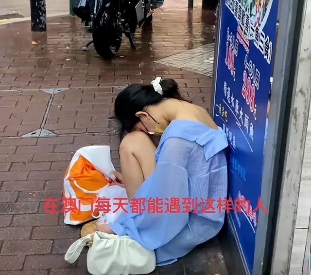 女子落魄街头，衣衫凌乱被认出，知情者：当初嫌老公穷，说出去挣大钱  第3张