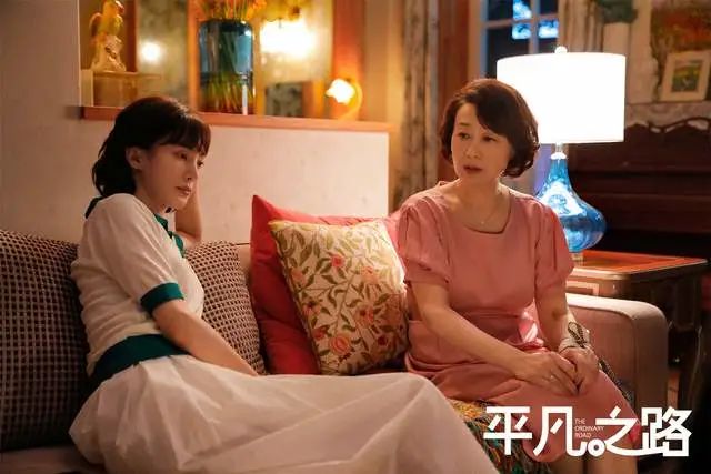 《平凡之路》同样演“塑料姐妹花”，金晨和王秀竹对比，差异明显  第4张