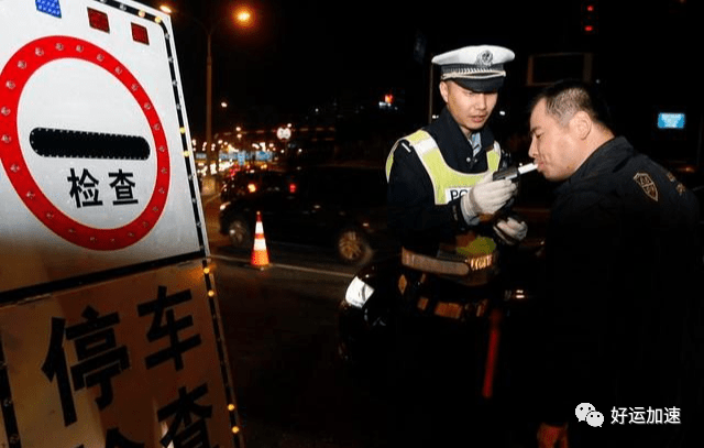 没喝酒却被查出酒驾，车主一句话让交警脸红，交警：你快走吧  第4张