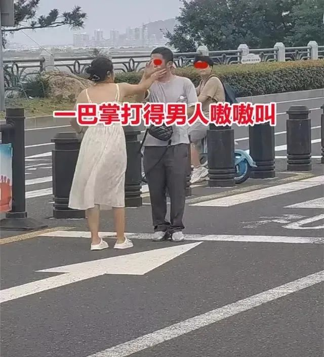 山东，女子赌气狂扇老公巴掌，男子全程不还手，乖乖提包惹人心疼  第4张