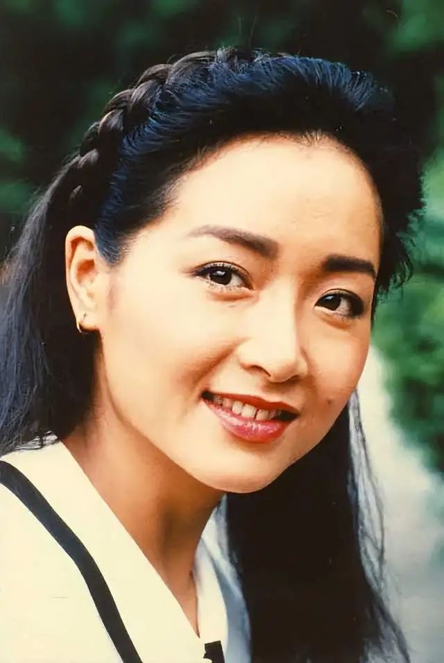 同一张脸，演完《情圣》33年后，又演《唐人街探案2》，她彻底没认出  第5张