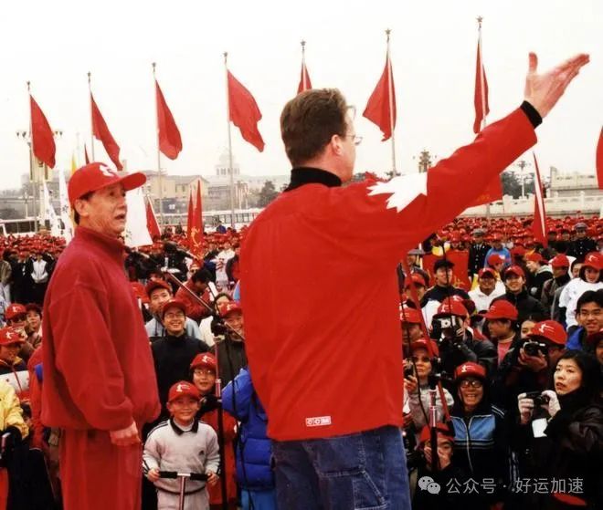 姜昆洋徒弟大山:四上春晚红遍全国,终因冯巩一句话果断离开中国  第23张