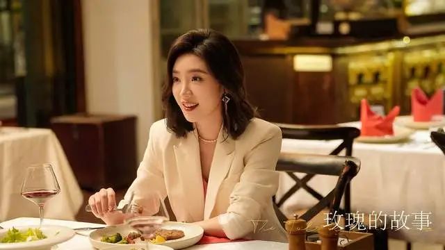 给《玫瑰的故事》女演员颜值排名，第1名第2名当之无愧，第3名40年前就火了  第7张