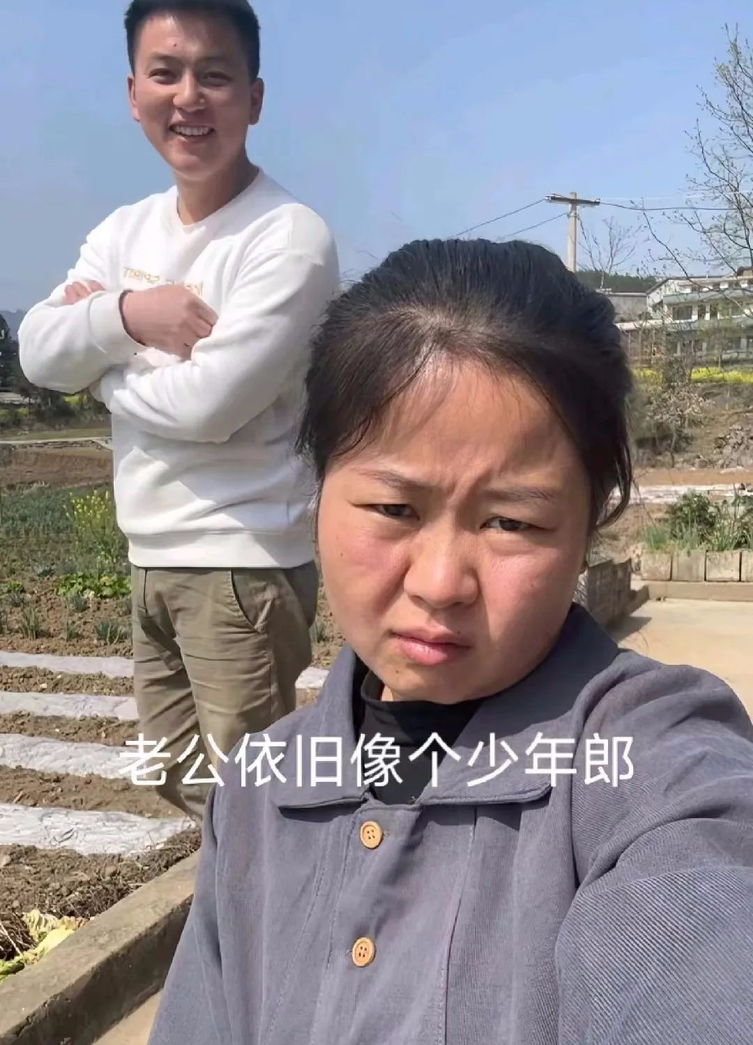 贵州一女子，与老公出门，被路人误认为是“母子”，女子尴尬：他是我老公，30岁了  第2张