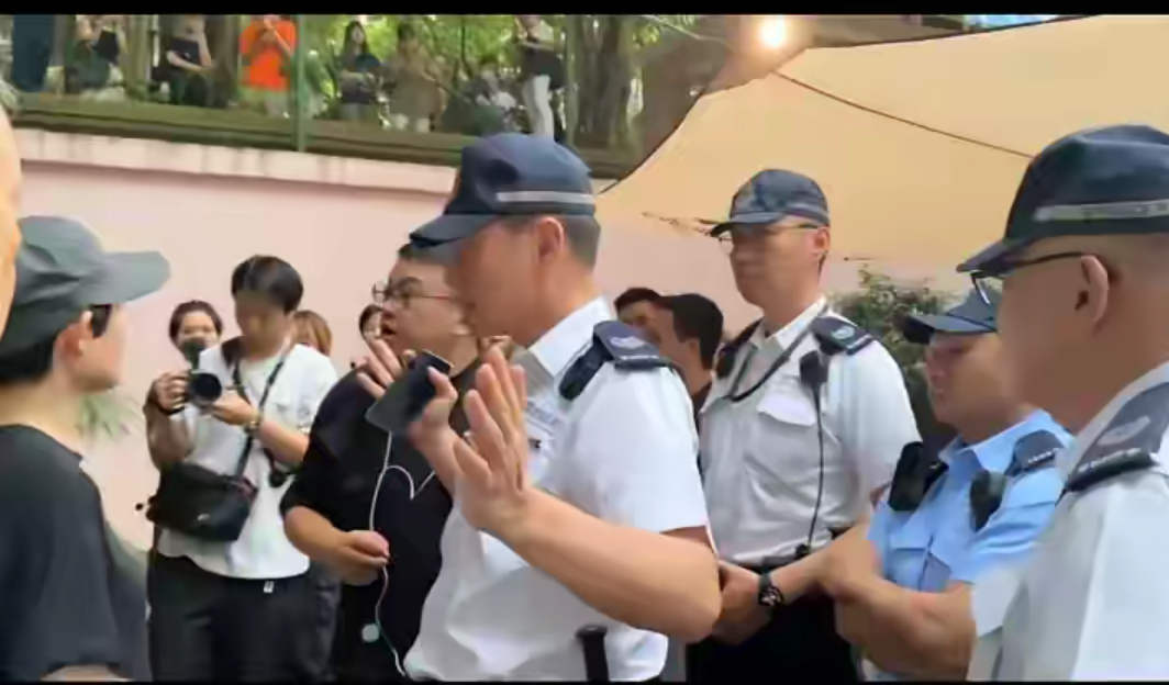 “港独”艺人何韵诗又出来刷存在感了，因涉嫌违法行为再受警方调查