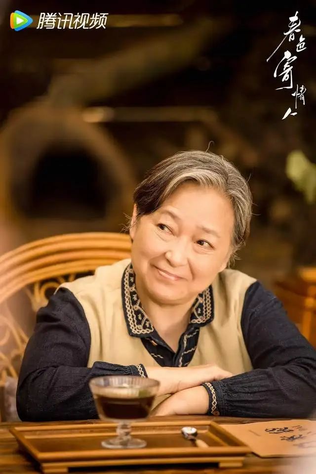 《春色寄情人》李现奶奶，70岁的她太有喜感了，凭借50年前的《包青天》一夜走红  第1张