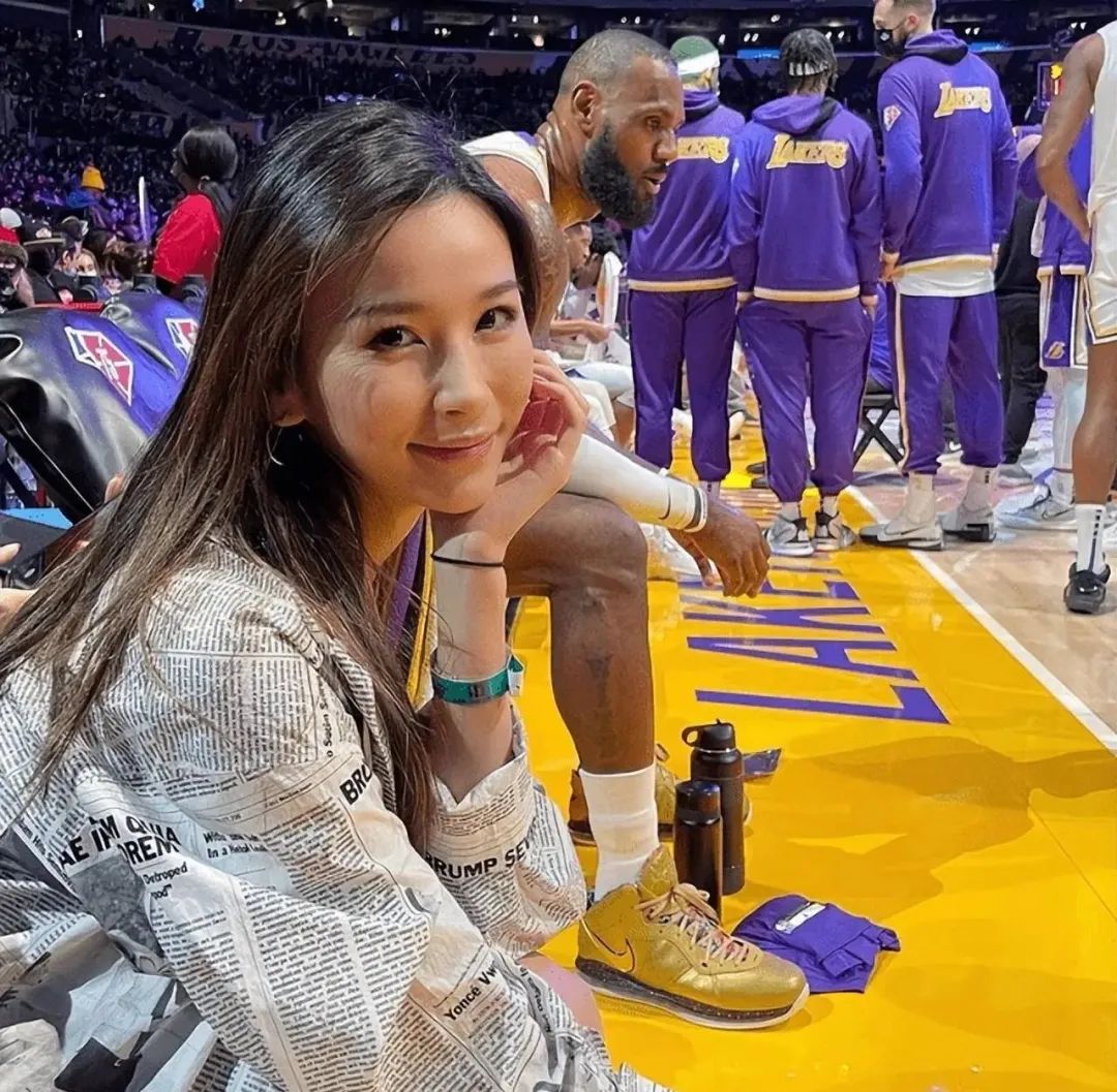 NBA最美球迷！完美大长腿，和詹娜同框一点也不输  第8张