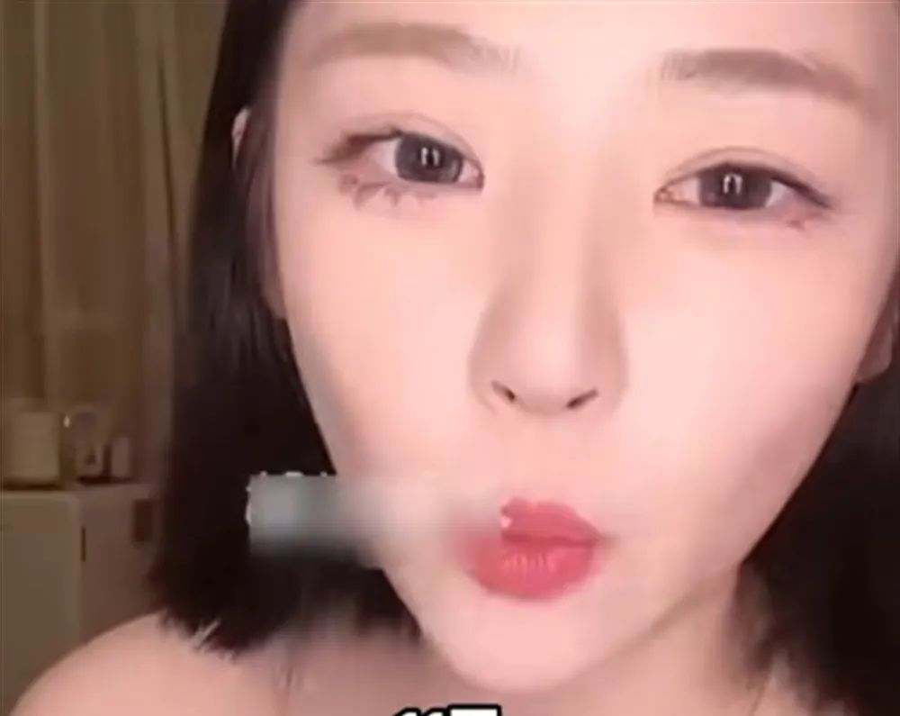 王思聪女儿身价真高，黄一鸣曝光女儿广告费，普通人几年都赚不到，真不愧是王思聪的女儿啊，才一岁多所赚的广告费就是普通人几年的工资！  第3张