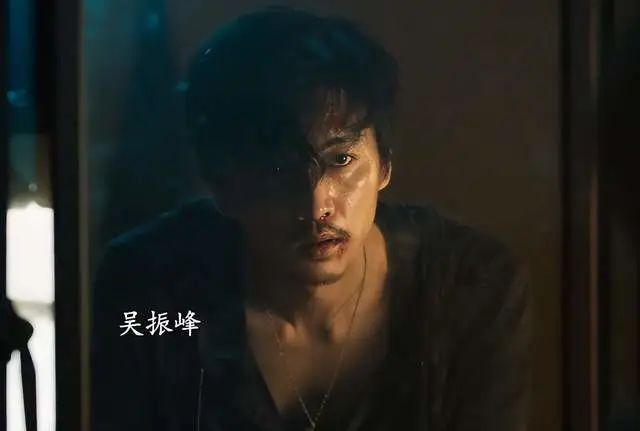 同样演“卧底”，把陈晓、李易峰、陈伟霆、任嘉伦放在一起对比，差距一目了然  第1张