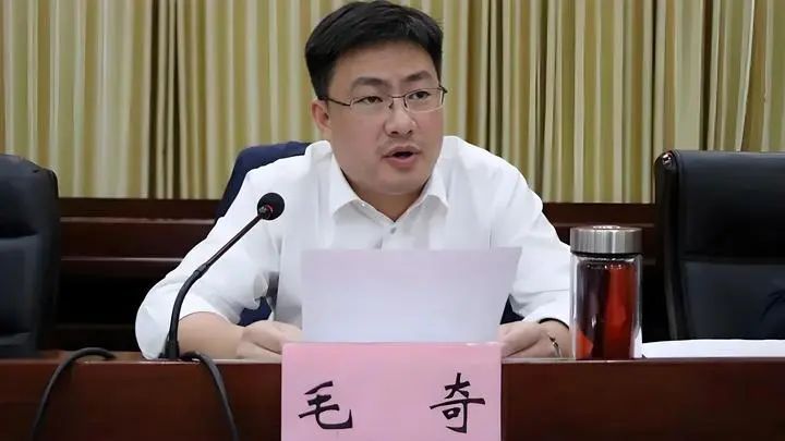 丑闻后续：毛奇被带走，官方告知李佩霞现状和留置原因，评论区沦陷