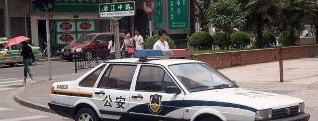 中国警车又“换血”，这次不再用红旗，新车亮相后网友傻眼了！