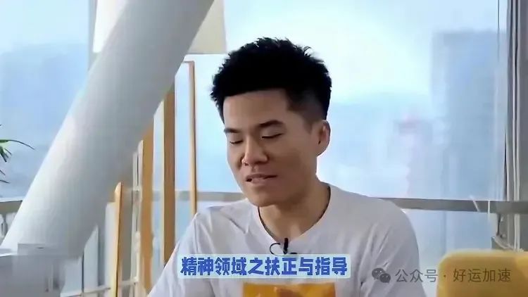 闹大啦!中科院博士评价董宇辉:他除了灌鸡汤,对社会没有一点贡献  第1张