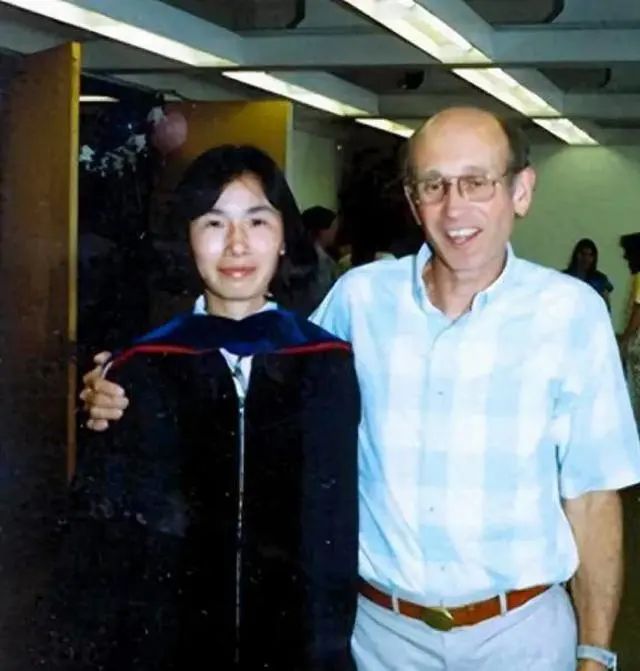 开国上将之女突然去世，30年前入美籍当官，生前一行为被世人讨伐