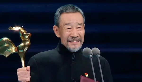 他是中国最“贵”的演员，40年拿33个影帝，曾因演得太像引起民愤