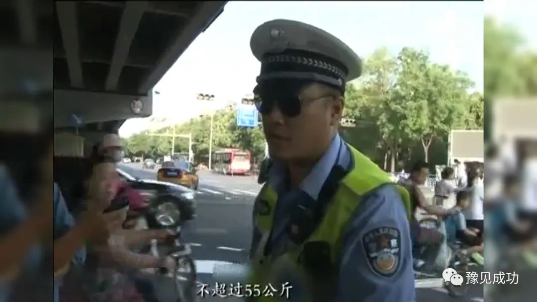 男子驾驶拼装电动车，被交警扣留罚款，怒怼：怎么不处罚生产厂家