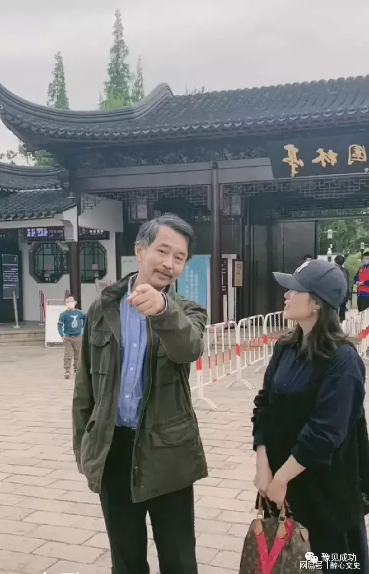 上海流浪大师沈巍如今携得美人归，网络平台改变了他的命运！  第3张