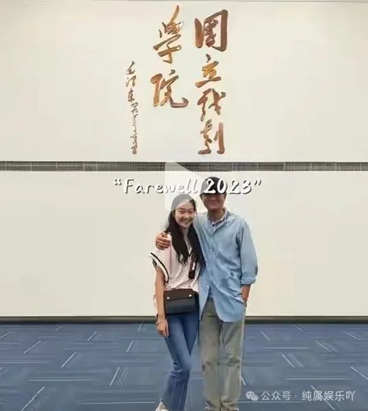 马伊琍女儿父亲节晒照，与爸爸文章罕见同框，父女歪头卖萌超有爱  第5张