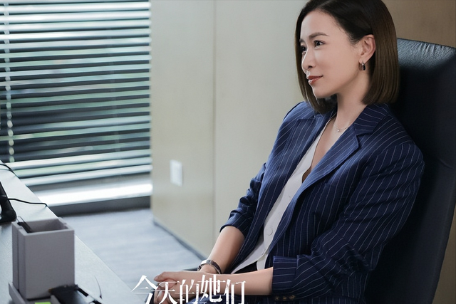 女演员的长相很重要，演完《新闻女王》又演《今天的她们》，她成功拿捏“女王气质”