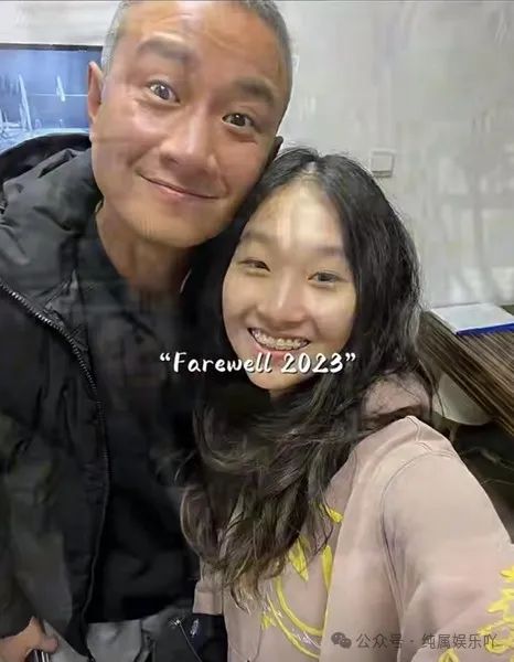 马伊琍女儿父亲节晒照，与爸爸文章罕见同框，父女歪头卖萌超有爱  第4张