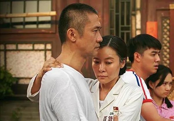 她是开国上将孙女，亲手捧红李亚鹏却惨遭背叛，至今51岁仍未婚