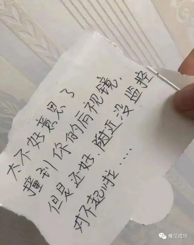 车停路边被撞坏，先报警还是先找保险？顺序错了可能一分不赔  第4张