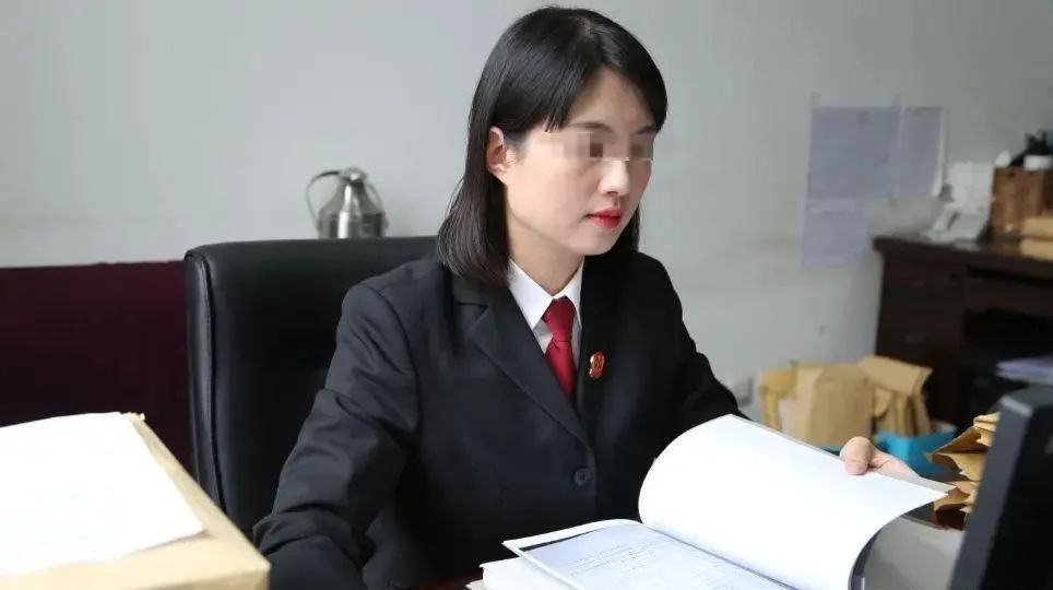 突发！河南女法官被害：嫌犯诉求未被满足，杀人后服毒，评论区炸锅