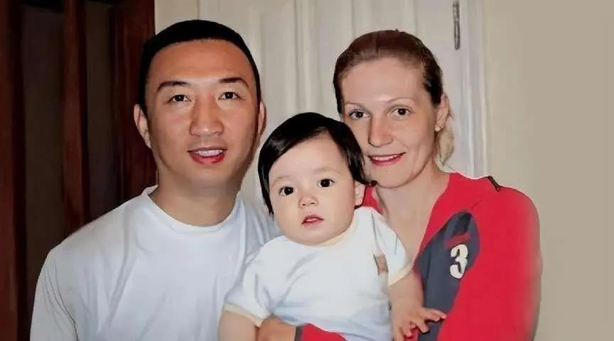 俄士兵为救中国记者牺牲，记者为报恩直接娶其妻子，后来如何了？  第3张