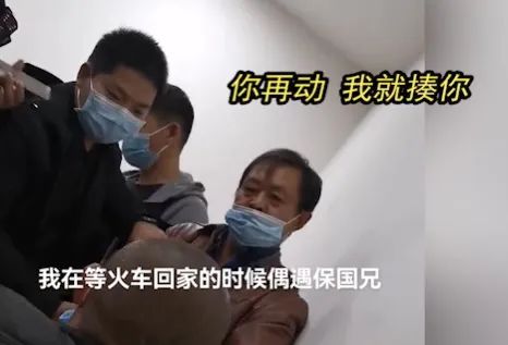 男子车站遇马保国，男子放佛喝太醉了，乘客们都害怕  第10张