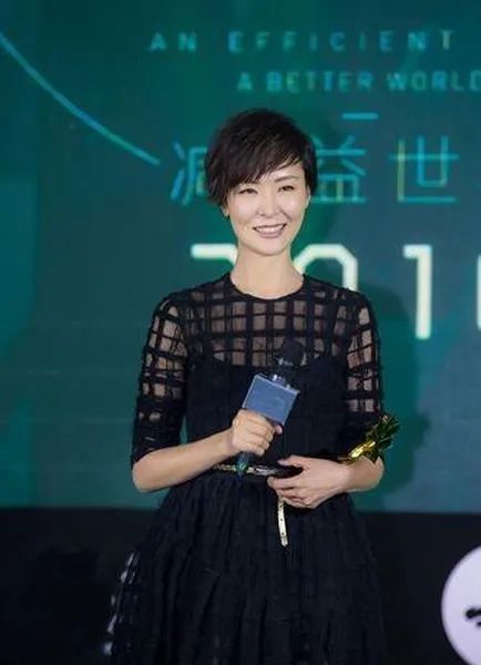 她是开国上将孙女，亲手捧红李亚鹏却惨遭背叛，至今51岁仍未婚