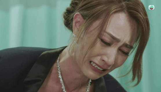 TVB女星新剧创造感人情节，挡枪救父亲，戏难演绎。