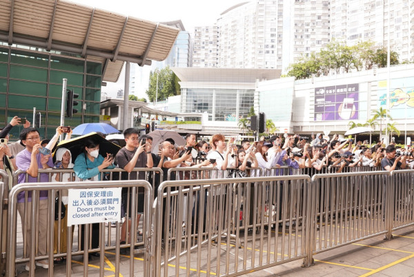 鄭秀文事隔一年補場演唱會開鑼 戰士Look配超高踭鞋：多謝你哋揸住張飛呆等1年  第4张