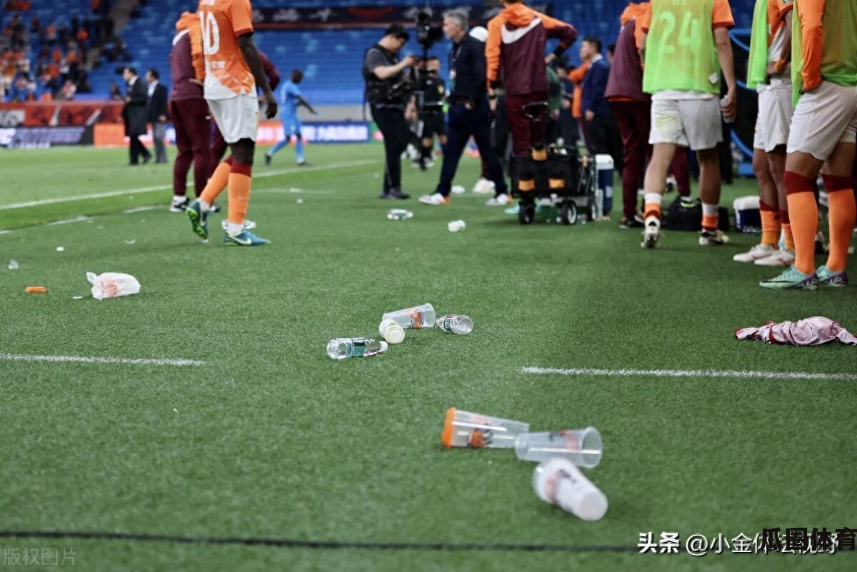 青岛警方打击涉嫌扰乱中超比赛秩序的违规行为，拘留7人，禁止观赛。